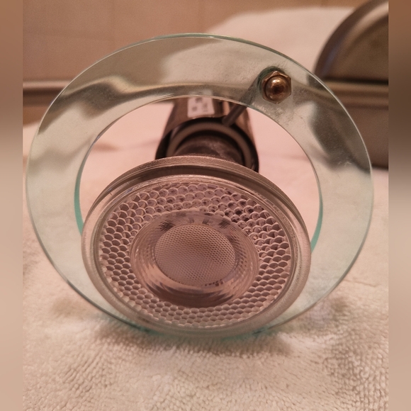 Track lighting fixture with 4 spot lights - Picture 3 of 5